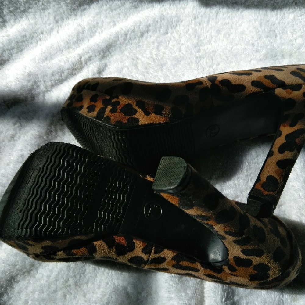 Mossimo Cheetah Platform Heels - Picture 3 of 4